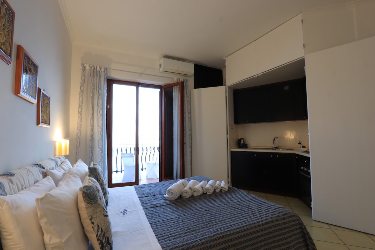 Due Relais - studio with seaview balcony, sleeps 3