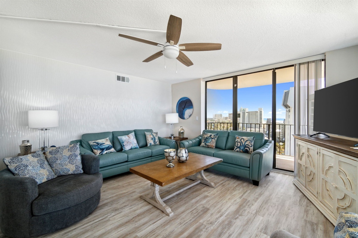 Remodeled! Beachfront Wraparound Balcony Edgewater