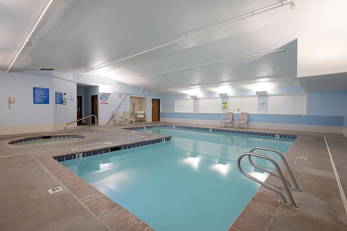 Onsite Pool, Free Parking, Shuttle, Pets Allowed!