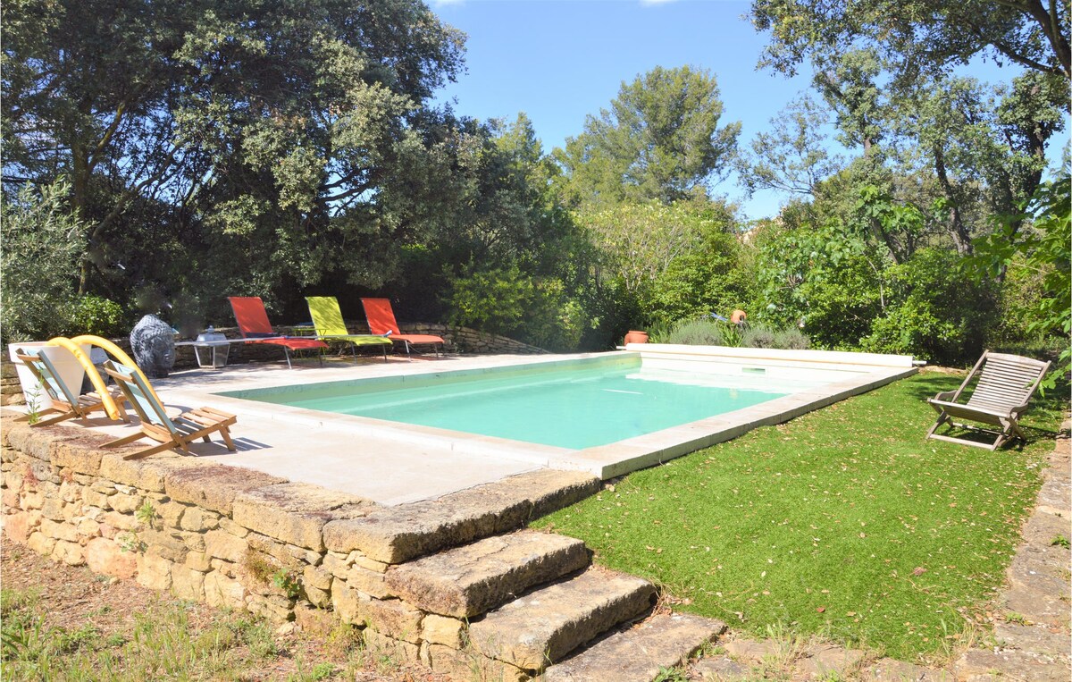 Nice home with 3 Bedrooms, Outdoor swimming pool