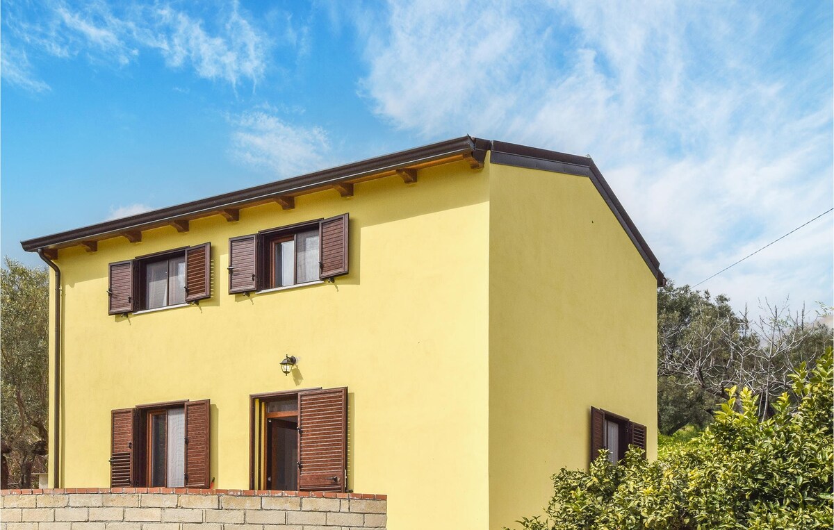 Nice home in staletti , WiFi and 2 Bedrooms