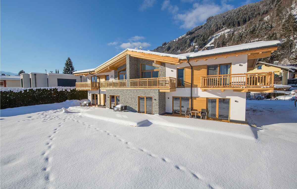 Amazing apartment in Zell am See with WiFi