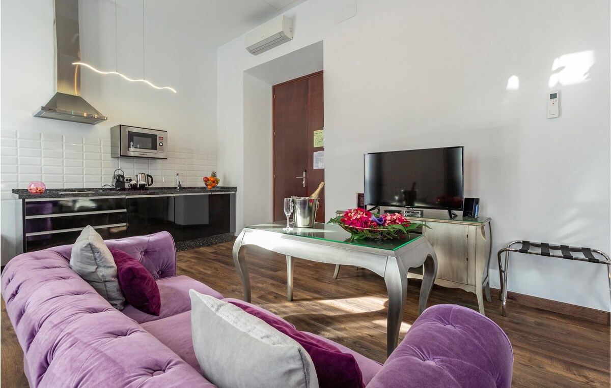 Amazing apartment in Sevilla and 1 Bedrooms