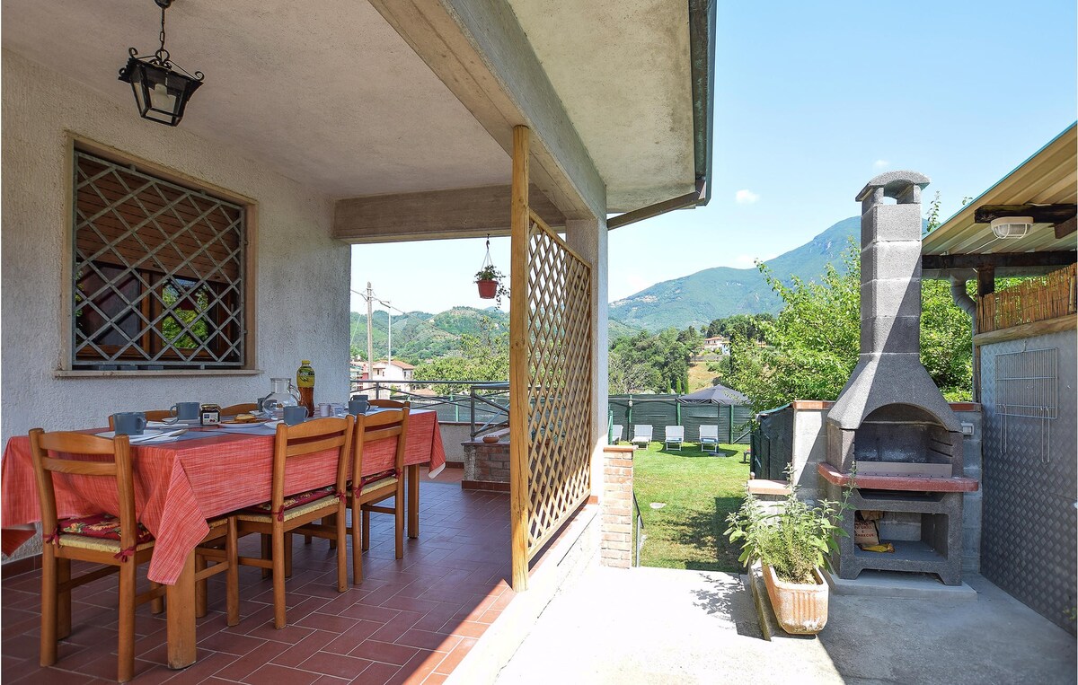 Nice home in Camaiore with kitchen