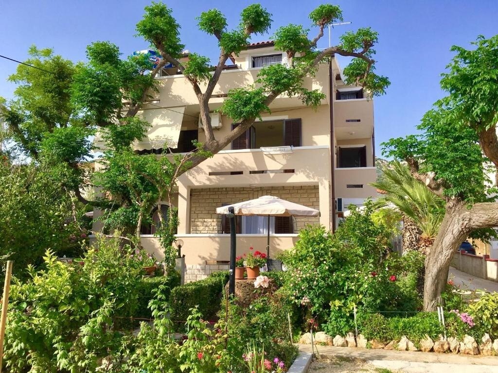 Apartment Zdenka - garden terrace