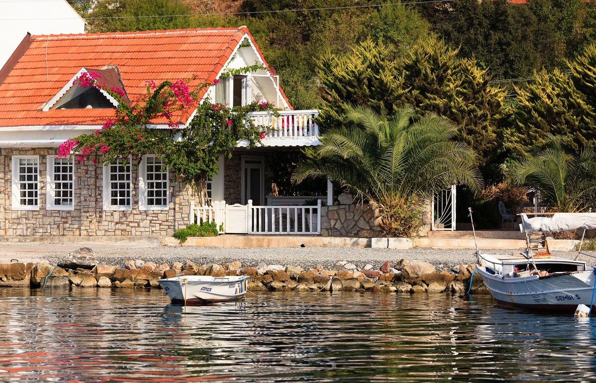 Waterfront Cottage