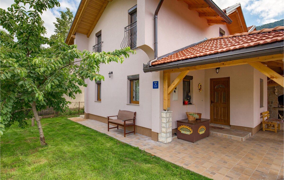 Pet friendly home in Vrzici with kitchen