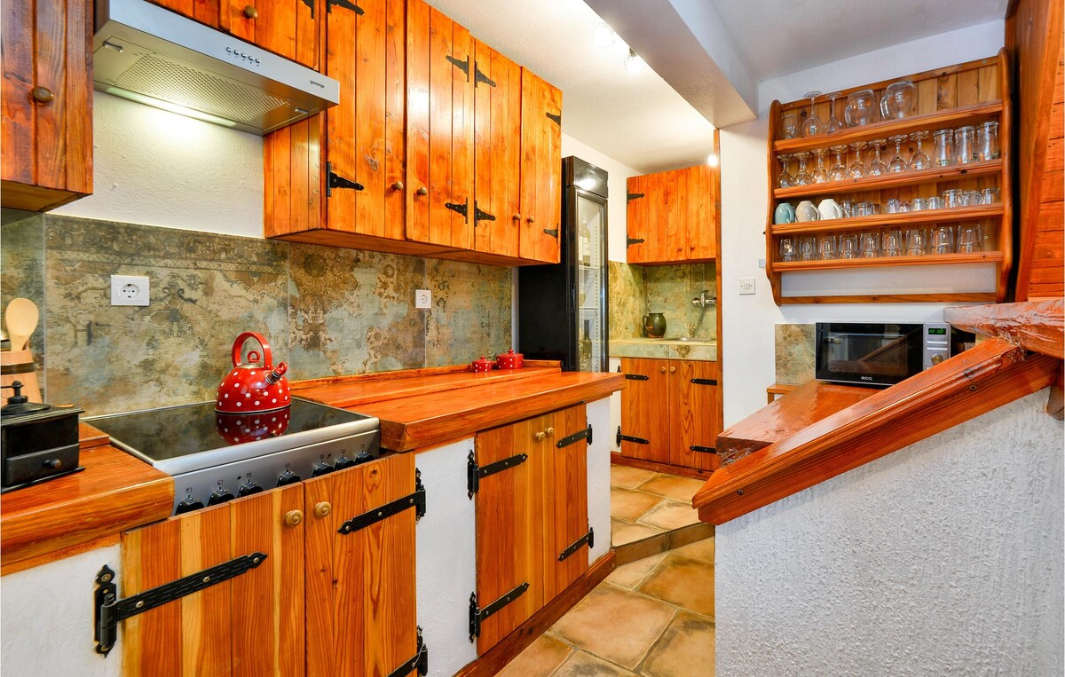 Awesome home in Imbriovec Jalzabetski with kitchen