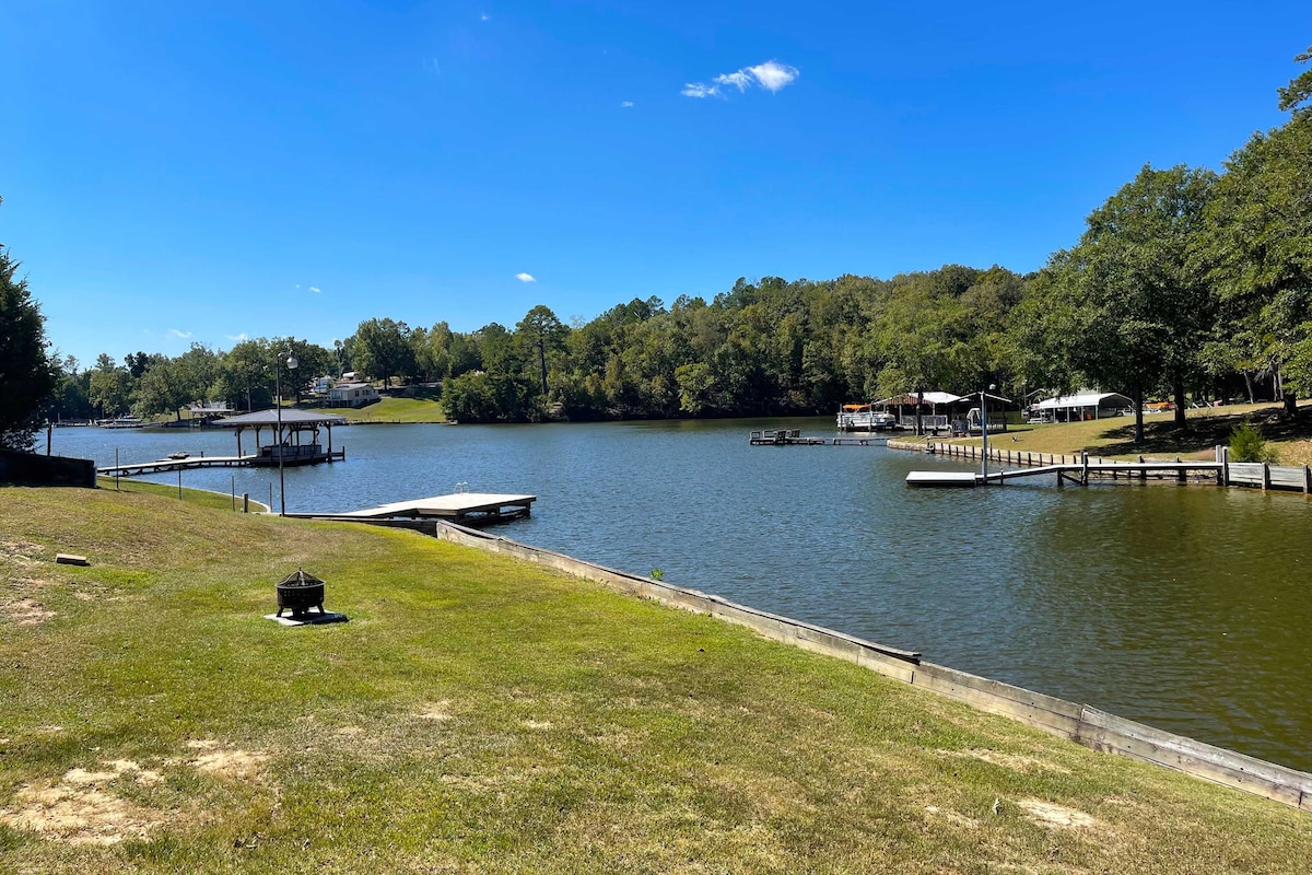 Pet-Friendly Lakefront Retreat w/ Deck & Dock