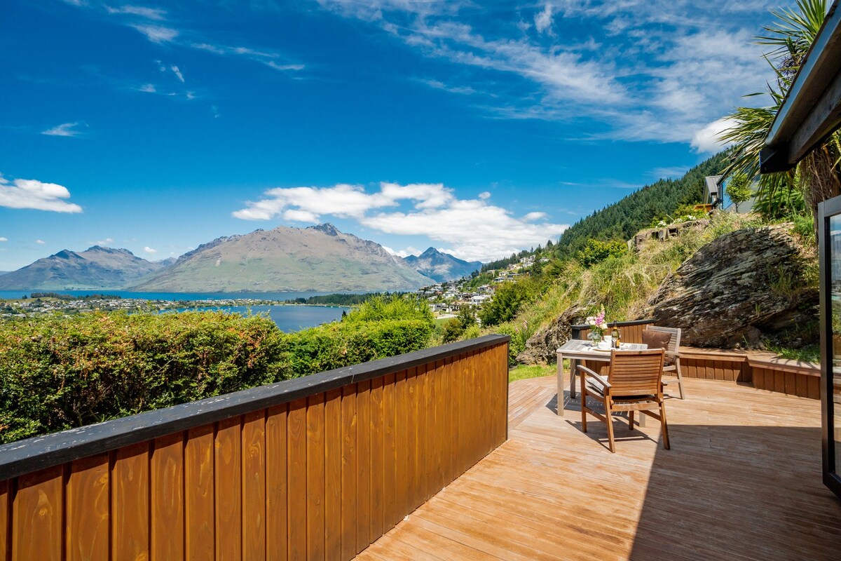 Fantail on Goldleaf - Queenstown Holiday Home