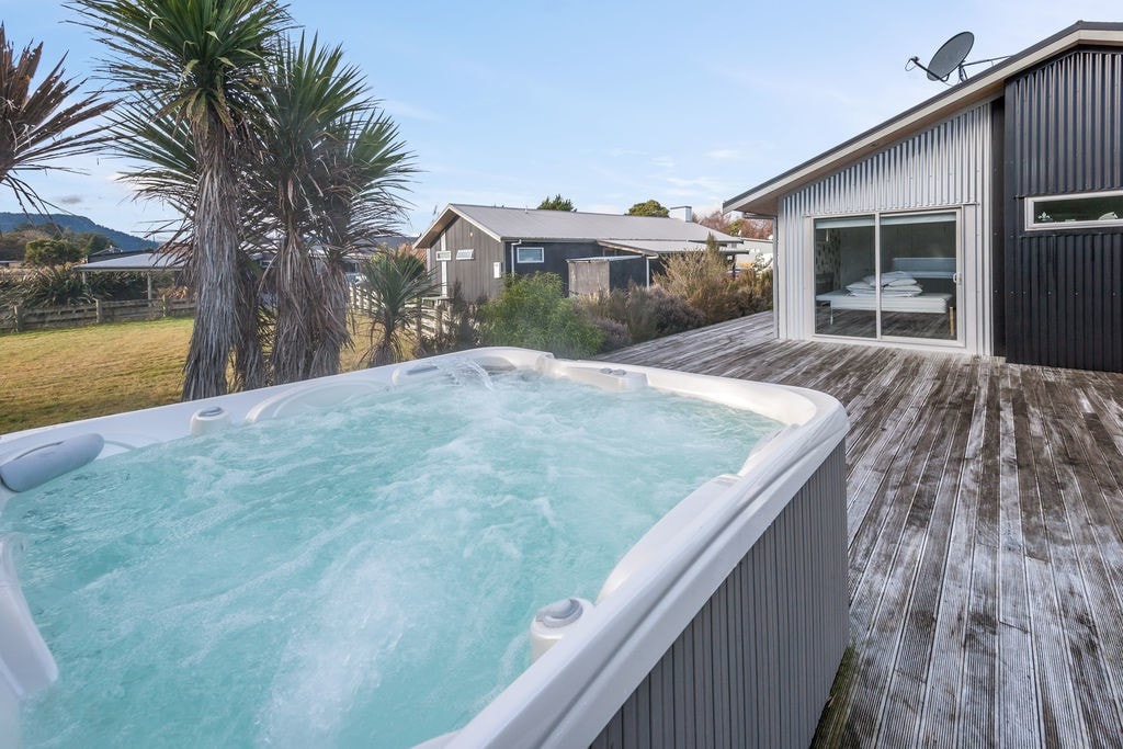 Les Fleurs avec Spa - Ohakune Holiday Home