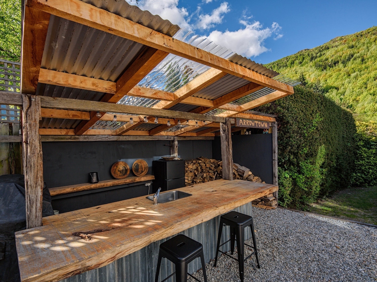 The Hillvue with Spa - Arrowtown Holiday Home