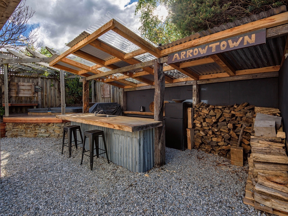 The Hillvue with Spa - Arrowtown Holiday Home