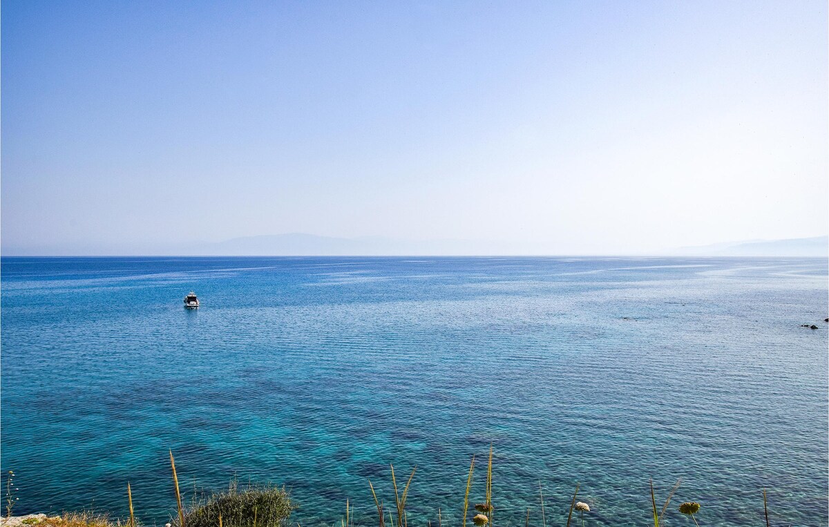 位于罗特里（ locri ）的漂亮公寓，配有全景房