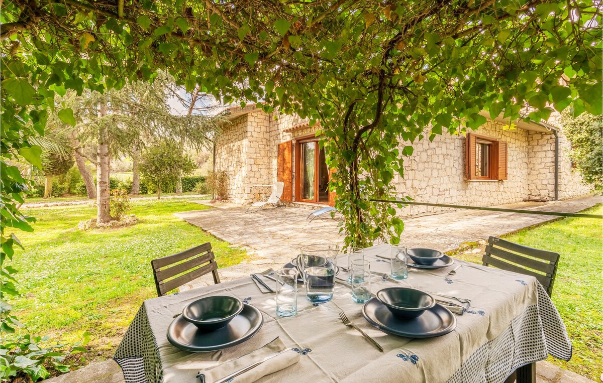 Amazing home in Saturnia with WiFi