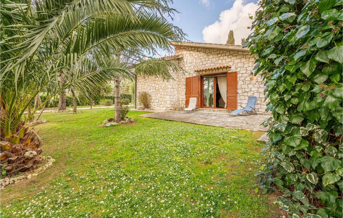 Amazing home in Saturnia with WiFi