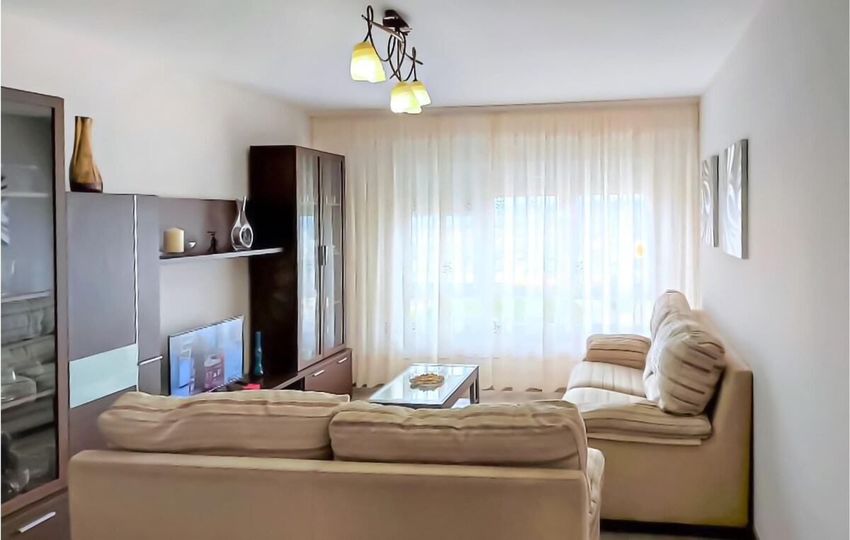 Nice apartment in Muxía with 4 Bedrooms