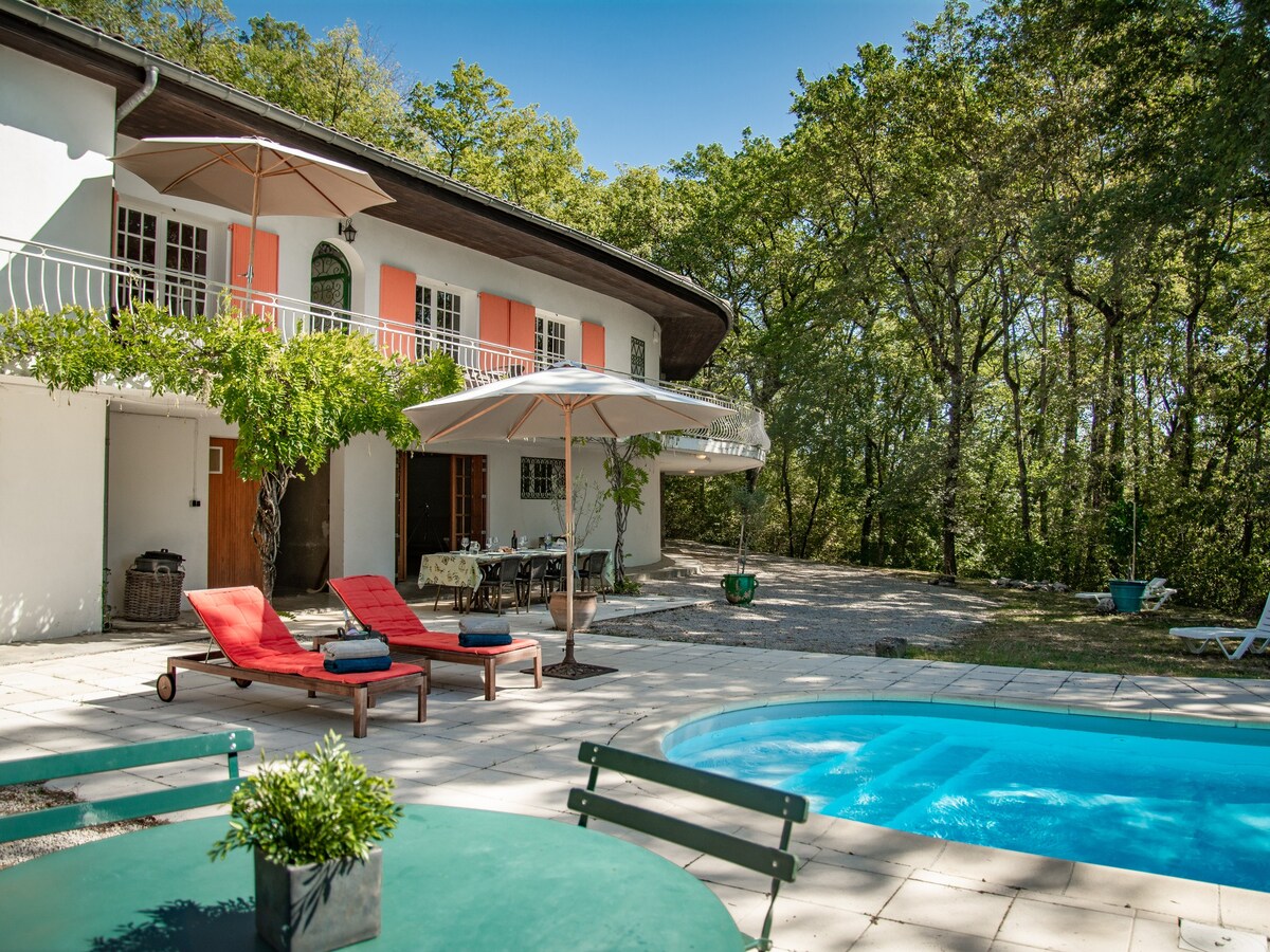 Villa with large terrace and swimming pool