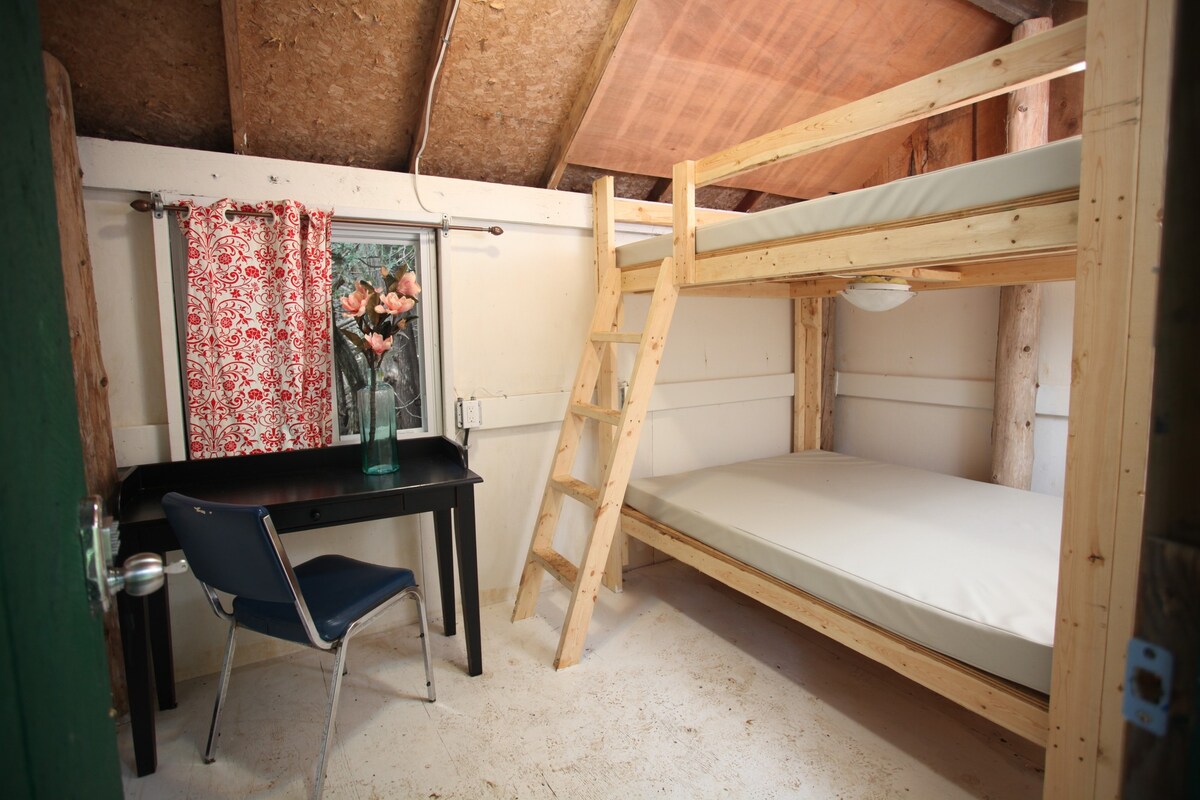 「绿色」小木屋，配备2张双人床
