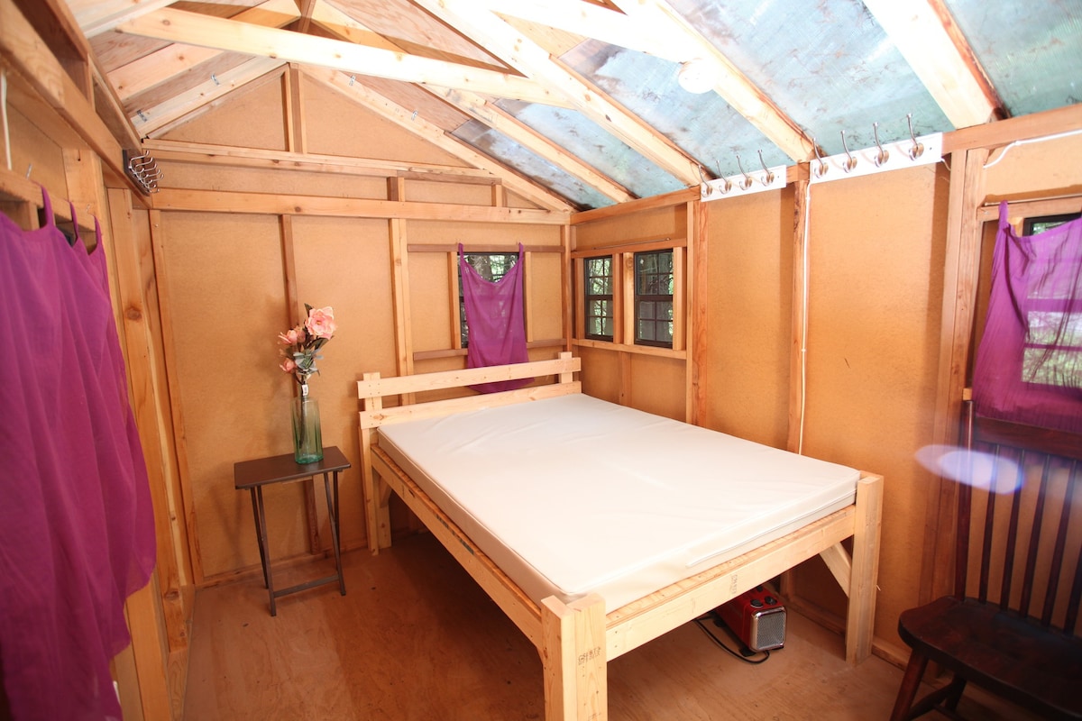 「蜜月」小木屋， 1张标准双人床