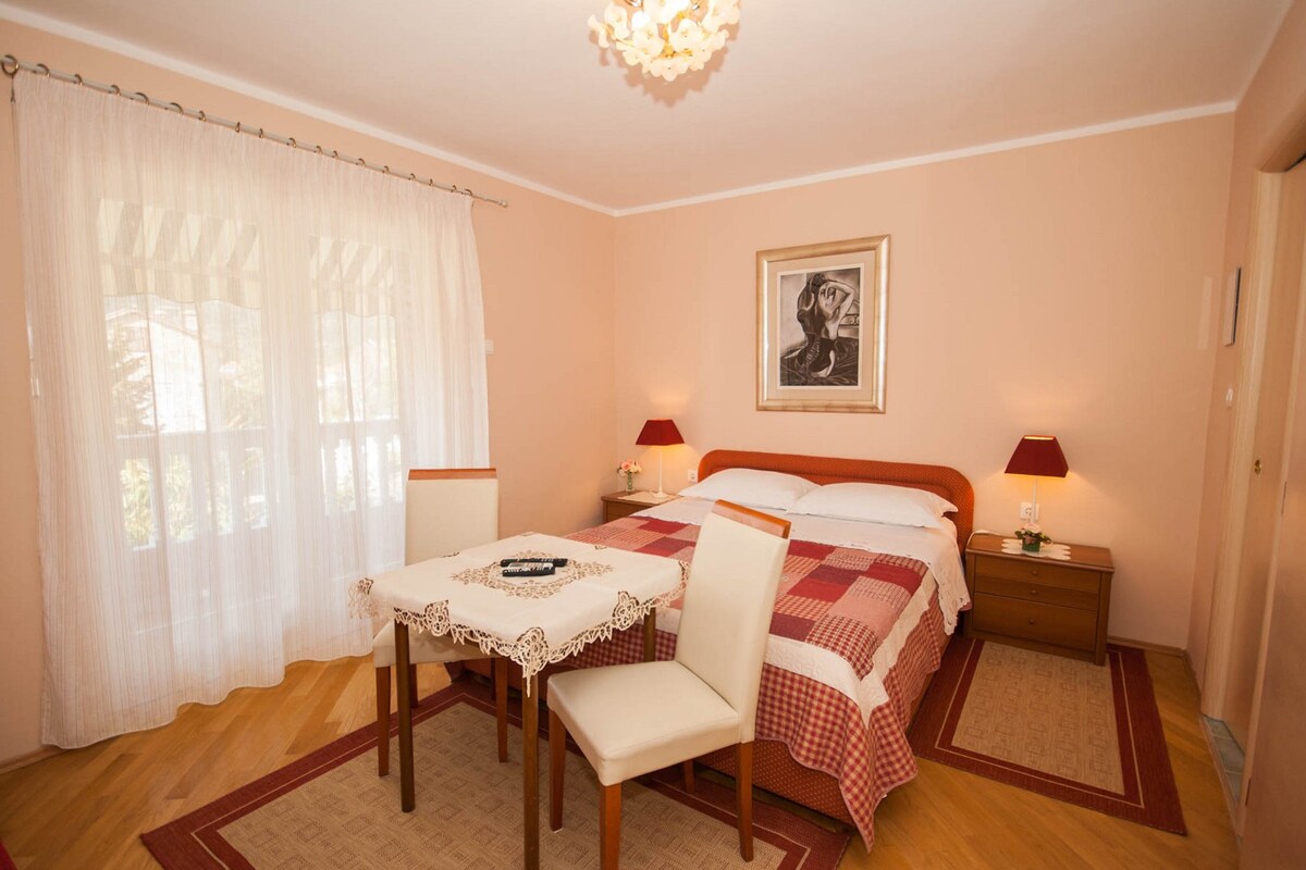 S-19424-b Room with balcony Baška, Krk