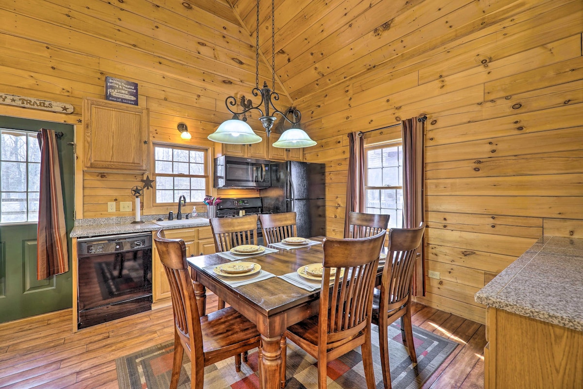 Warm & Woodsy Rothbury Escape w/ Loft & Porch