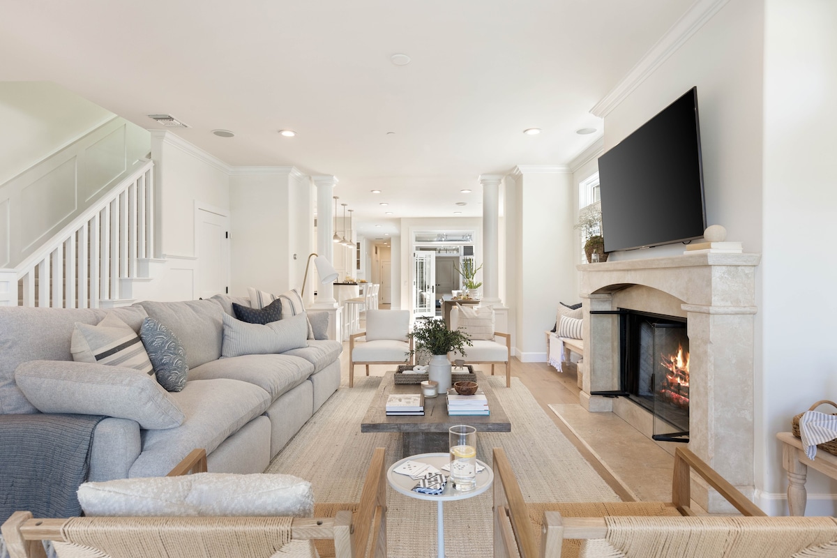 Crystal Cove by AvantStay | Gorgeous Newport Home