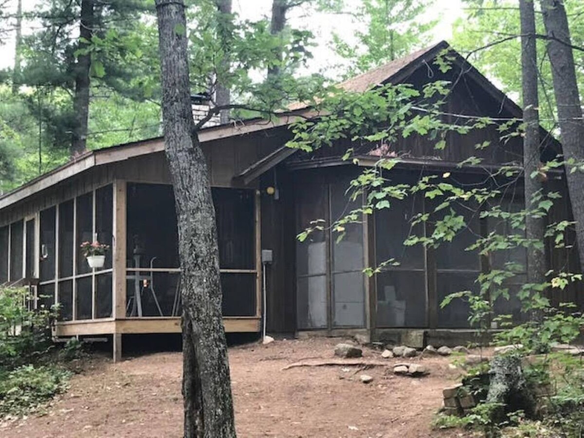 Singwakiki - Guest Cabin on Nichols Lake