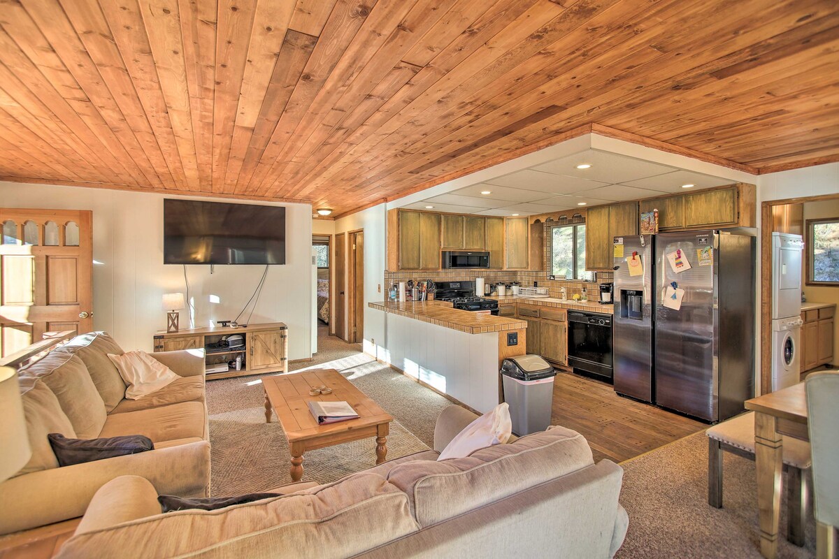 Peaceful & Idyllic Forest Cabin w/ Pool Table