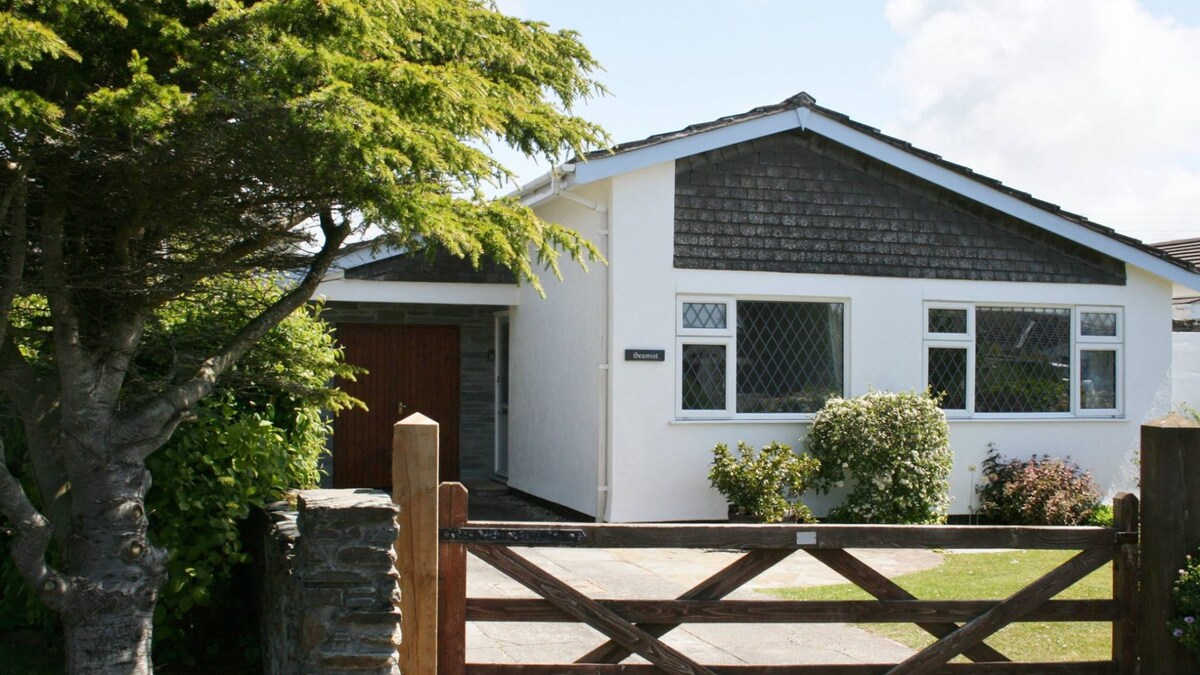 Seamist, a 3 bedroom bungalow in a quiet cul-de-sac and opposite the old fishing port of Padstow