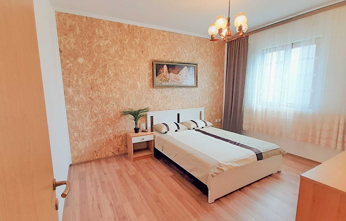 Spacious apartment Edi 2 in Sisan, family-friendly,nature, quiet, air conditioning, WiFi, BBQ, up to 6 people