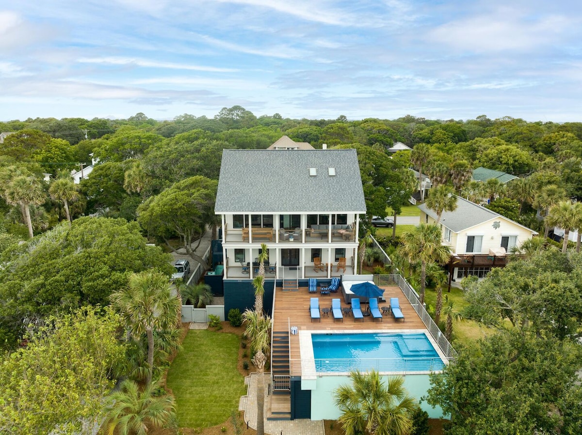 Heated Pool, Hot Tub, Across from Beach Access!