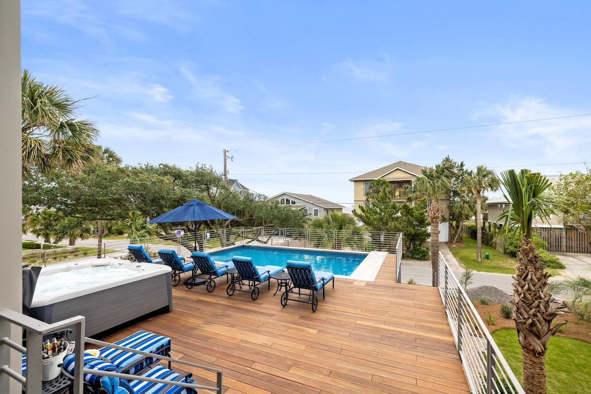 Heated Pool, Hot Tub, Across from Beach Access!