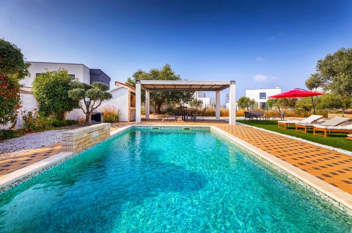 Villa Sunshine with Private Heated Pool