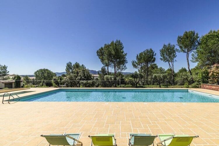 Domaine de Saint-Endréol的度假公寓，配备高尔夫球场、水疗中心和泳池
