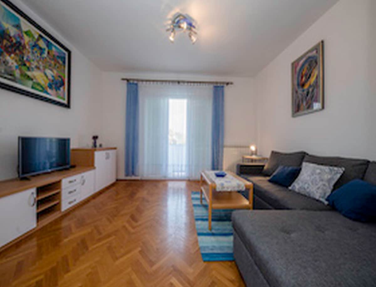 Apartments & Rooms Green Bay - Two Bedroom Apartment with Balcony and Sea View (APP 6)
