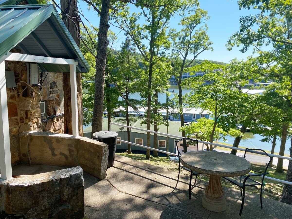 Renovated Cabin with Lake View/Access + Pool (C#5)
