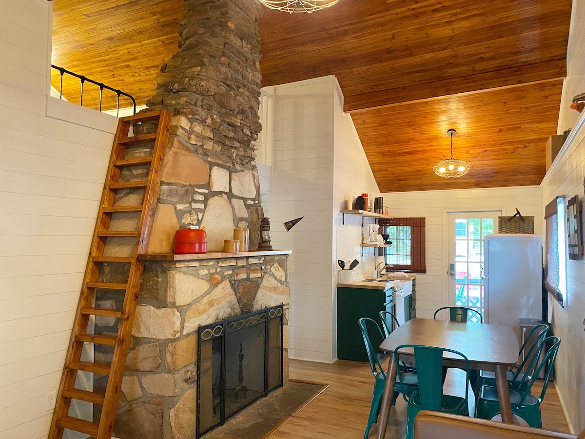 Renovated Cabin with Lake Access + Pool (C #8)