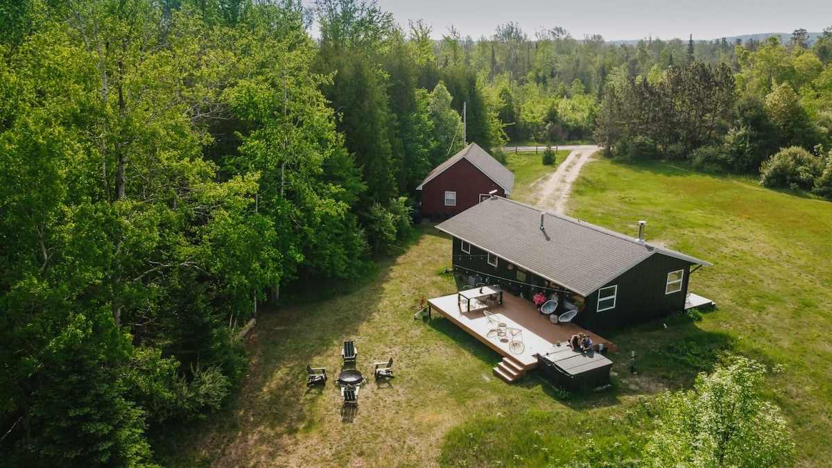 Bay Point Hideaway in the Woods