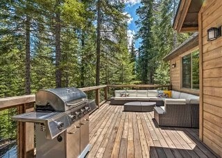 Lx22 Lake Tahoe north shore 4 bed cabin w/ hot tub