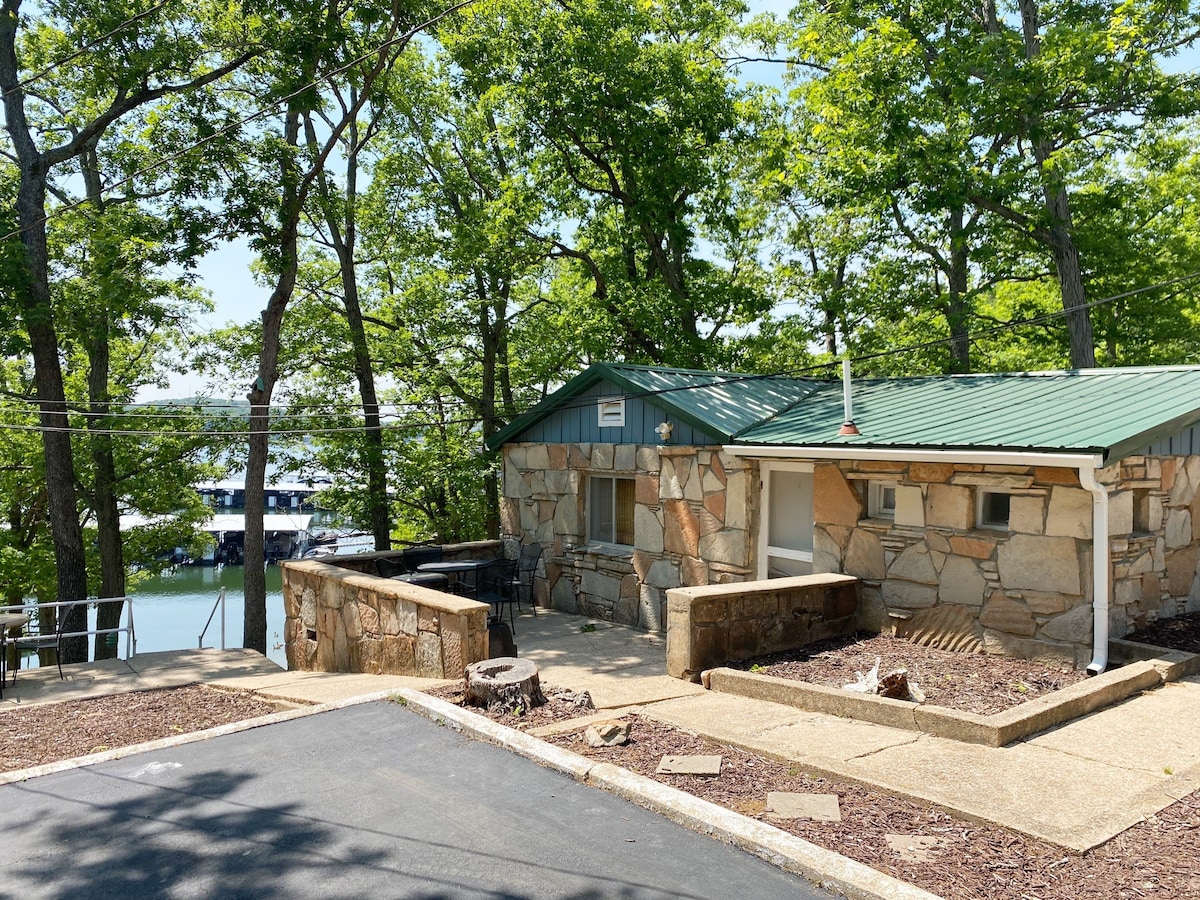 Renovated Cabin with Lake View/Access + Pool (C#6)