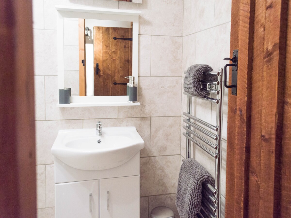 Family Ensuite with Shower at Ham And Cheese