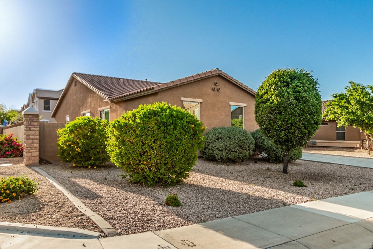 Gorgeous 3/2 Corner Lot with Firepit