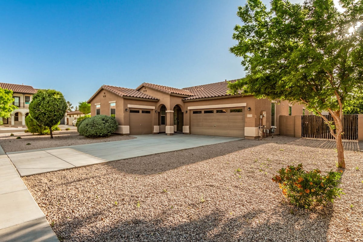 Gorgeous 3/2 Corner Lot with Firepit