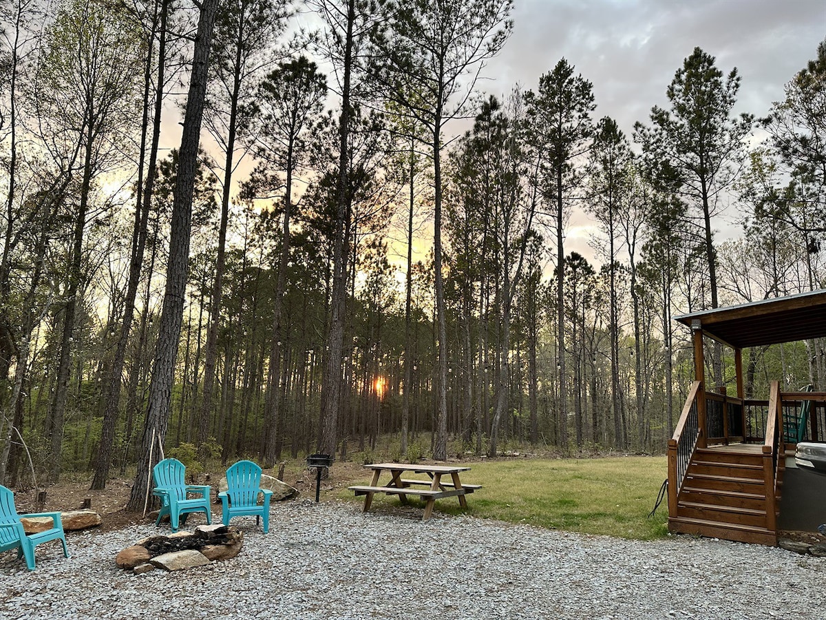 Tiny Home on 23 Private Lake Front Acres