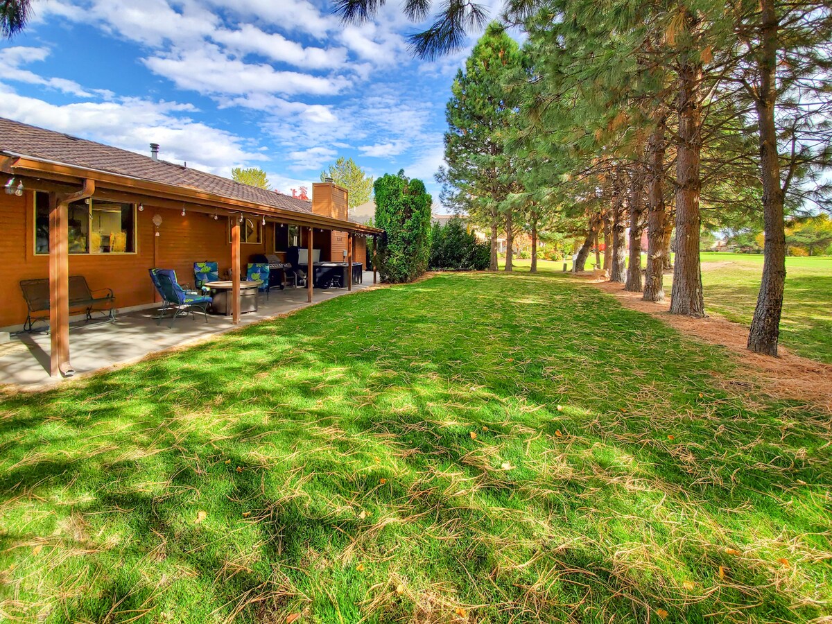 Charming Boise Home with Hot Tub on Golf Course