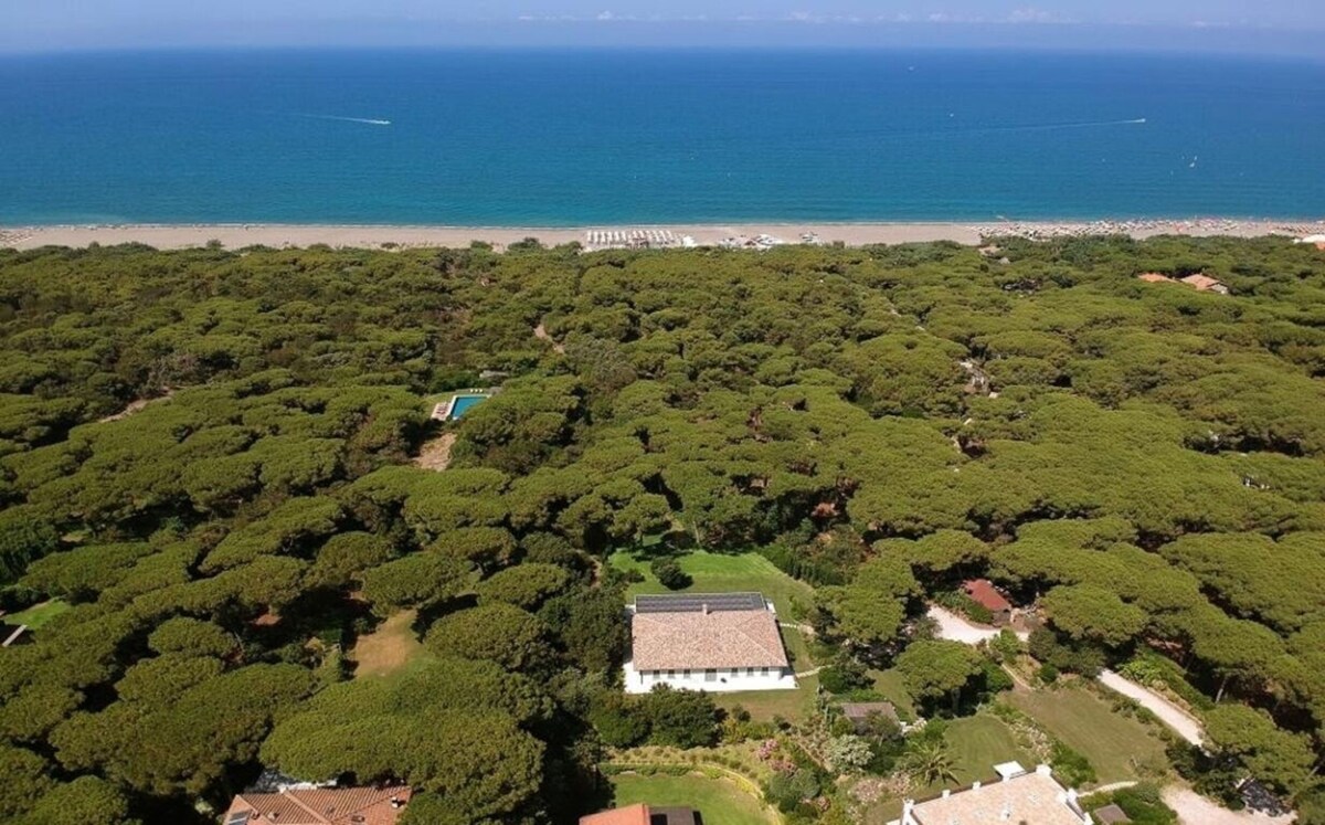 Beach front casa verde, a lovely seaside villa, si