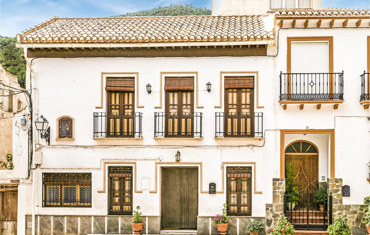 位于Pinos del Valle的漂亮房源，有5间卧室