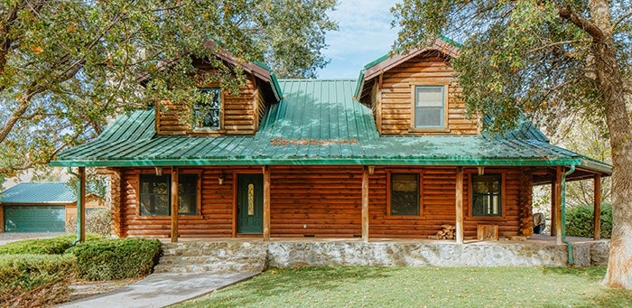 Beautiful Log Cabin near Pinnacles at Bar SZ Ranch