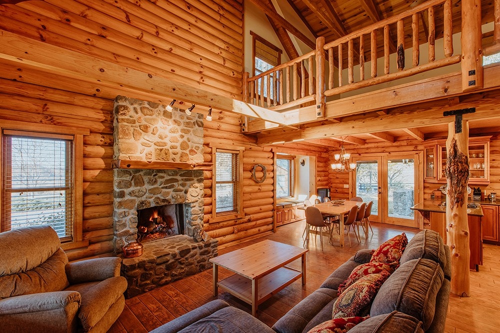 Beautiful Log Cabin near Pinnacles at Bar SZ Ranch